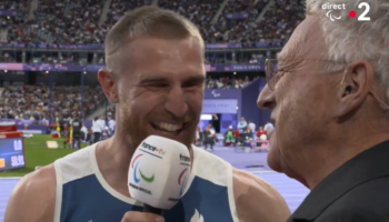 Jeux paralympiques : Timothée Adolphe a inversé les rôles avec Nelson Monfort après sa médaille d’argent