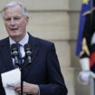 Michel Barnier parle des « gens d’en bas » lors de la passation de pouvoir et ulcère la gauche