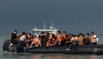 Pourquoi les naufrages de migrants se multiplient-ils dans la Manche ?