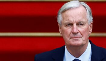 Le nouveau premier ministre Michel Barnier à Matignon pour la passation de pouvoir, le 5 septembre 2024 à Paris