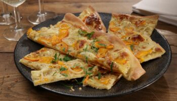 Leckere Rezept-Variante: Dieser vegetarische Kürbis-Flammkuchen schmeckt auch Fleischessern