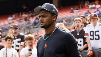 Deshaun Watson announces father's death days before Browns' season opener