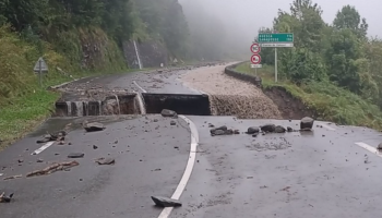 Pluies, crues... Lourdes inondée et route effondrée dans les Pyrénées-Atlantiques, 8 départements en vigilance