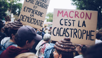 A Paris, la jeunesse dénonce dans la rue «le coup de force de Macron» après la nomination de Barnier