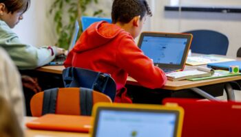 „Müssen Schüler davor schützen“ – Jetzt wachsen die Zweifel am digitalen Klassenzimmer