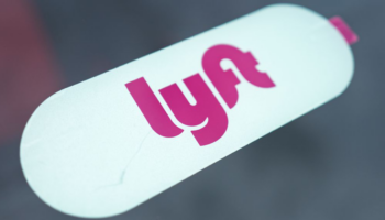 Texas Lyft driver sues rideshare company, hospital after passenger choked him with his own seatbelt