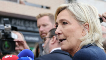 Marine Le Pen dément avoir participé à la nomination de Michel Barnier à Matignon