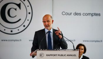 Augmenter les impôts ? Ça ne doit « pas être tabou » dit Moscovici avant l’épreuve du budget