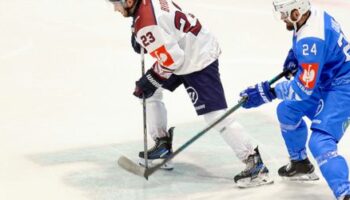 Eishockey: Polnische Fans zeigen bei Spiel von Eisbären Berlin Banner mit NS-Bezug