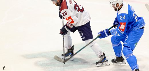 Eishockey: Polnische Fans zeigen bei Spiel von Eisbären Berlin Banner mit NS-Bezug