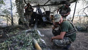 La Russie revendique la prise de Novohrodivka et continue sa poussée dans le Donbass