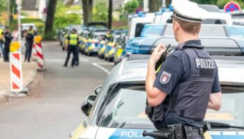 Ein Schüler soll mit einer Waffe in die Schule gekommen sein. Foto: Bodo Marks/dpa