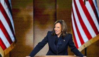 La vice-présidente américaine et candidate démocrate Kamala Harris avant son discours d'investiture lors de la convention démocrate, le 22 août 2024