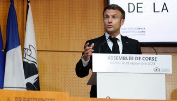 Le président Emmanuel Macron s'adresse aux membres de l'Assemblée corse, le 28 septembre 2023 à Ajaccio