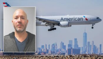 Former American Airlines mechanic sentenced to prison for smuggling cocaine in compartment under cockpit: feds