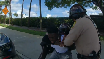 Aux États-Unis, l’arrestation musclée de Tyreek Hill, star du foot US, fait scandale