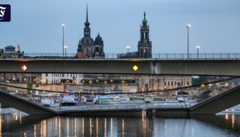 Teile der Carolabrücke in Dresden in die Elbe gestürzt