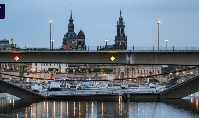 Teile der Carolabrücke in Dresden in die Elbe gestürzt