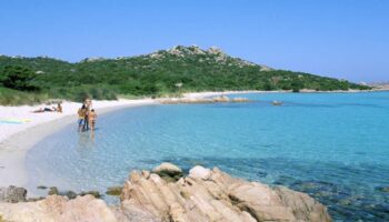 Pour sauver les plages de La Maddalena, venez à la nage