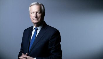 Michel Barnier, alors négociateur en chef de l'Union européenne pour le Brexit, pose le 11 mai 2021 à Paris