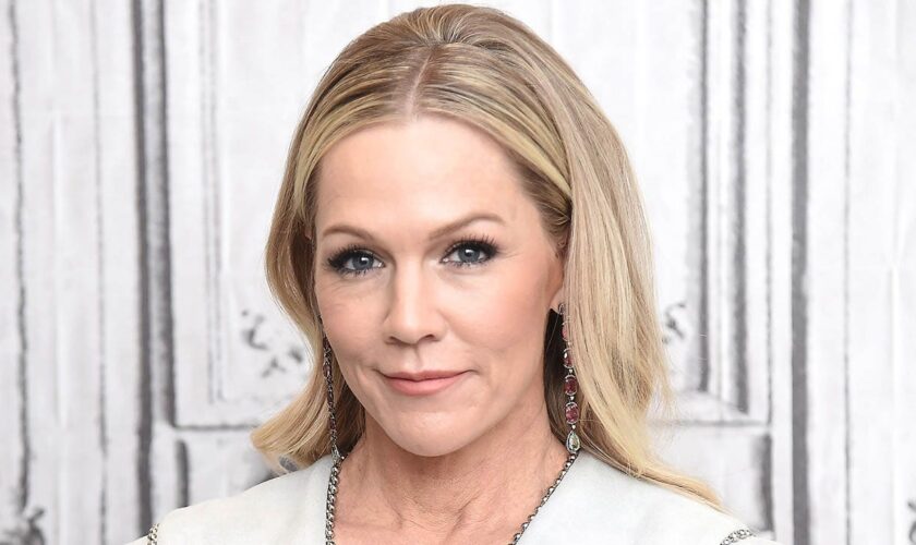 'Beverly Hills, 90210' star Jennie Garth, 52, reveals two secret hip replacements: 'Felt so bad about myself'