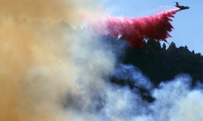 La région de Los Angeles reste menacée par les incendies mais les températures baissent