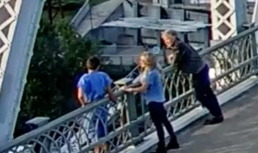 La star du rock américain Jon Bon Jovi sauve une femme sur le point de sauter d’un pont à Nashville