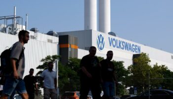 EU-Autoindustrie fürchtet um Millionen Jobs – Weil kritisiert „Lücke in den Angeboten von VW“