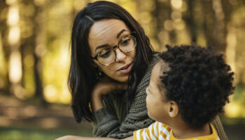 Votre enfant ne vous raconte rien de ses journées ? Cette psychologue donne ses meilleurs conseils