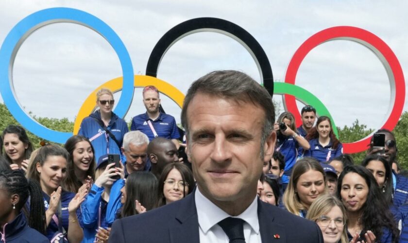 Avec la « Grande parade », Macron ferme définitivement sa parenthèse enchantée des Jeux olympiques