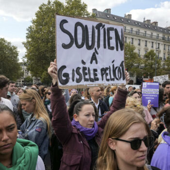 A la mobilisation parisienne en soutien à Gisèle Pelicot : « C’est historique, il fallait être là »