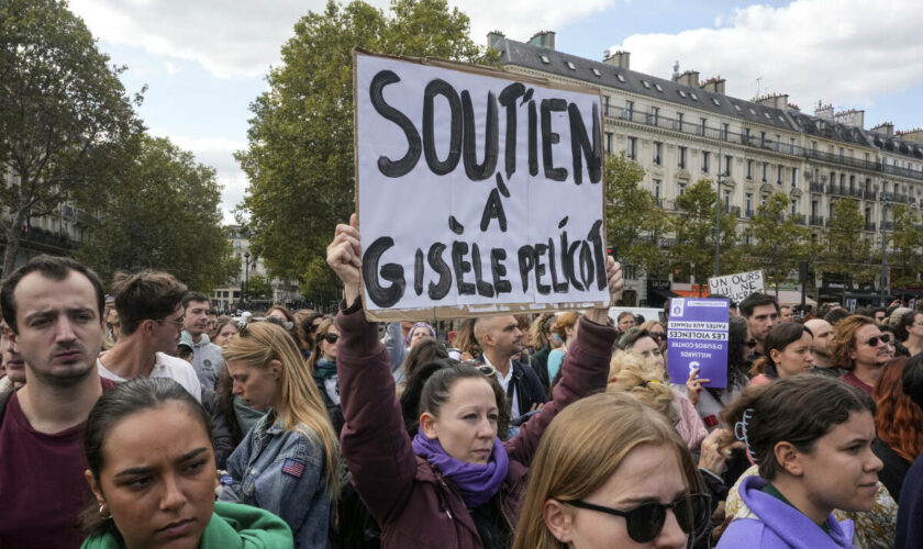 A la mobilisation parisienne en soutien à Gisèle Pelicot : « C’est historique, il fallait être là »