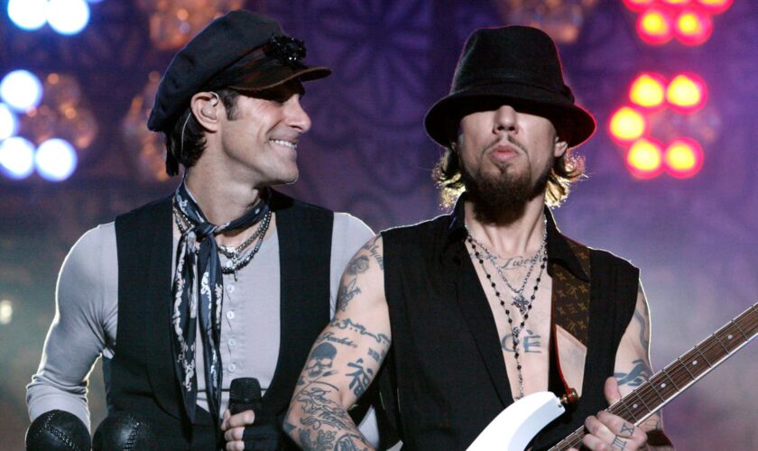 Jane’s Addiction release statement after onstage brawl ends Boston show