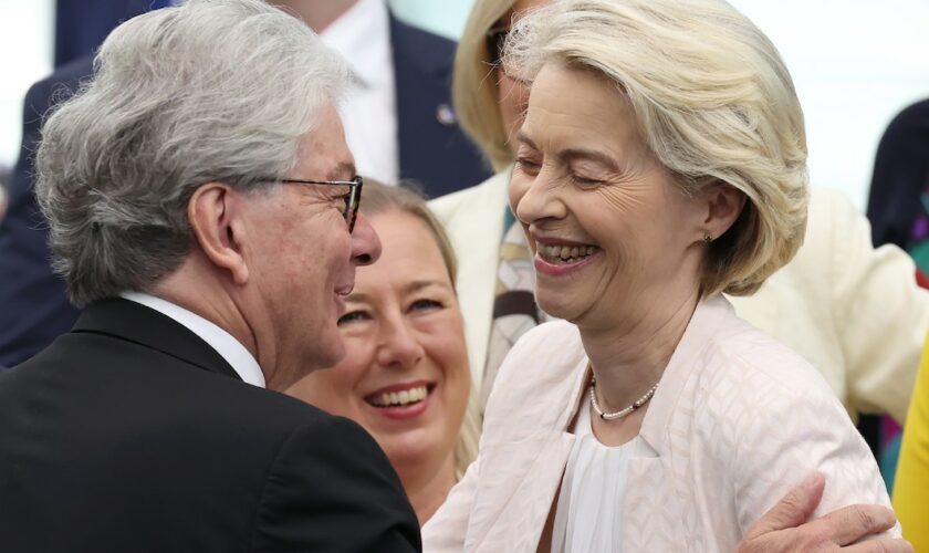 Le commissaire européen au Marché intérieur, Thierry Breton et la présidente de la Commission européenne Ursula von der Leyen, le 18 juillet 2024 au Parlement européen à Strasbourg