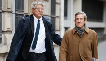 Le président de la commission des Finances de l'Assemblée nationale, Eric Coquerel (LFI), et le rapporteur général Charles de Courson (Liot) se sont dit "en colère" après être ressortis bredouilles mardi 17 septembre de Matignon.