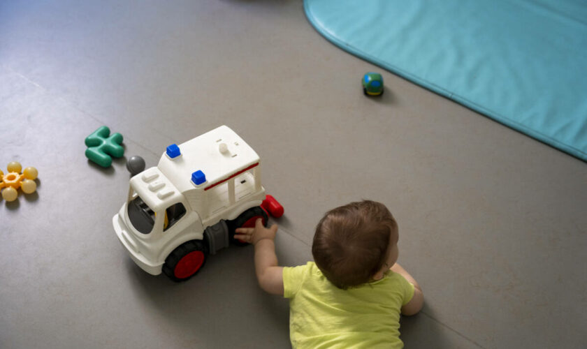 « Les crèches sont devenues des halls de gare et les enfants, des codes-barres » : Victor Castanet publie son nouveau livre-enquête