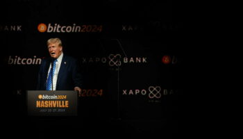 Donald Trump quémande de l’argent aux fans de cryptomonnaie, souvent aussi conspirationnistes que lui