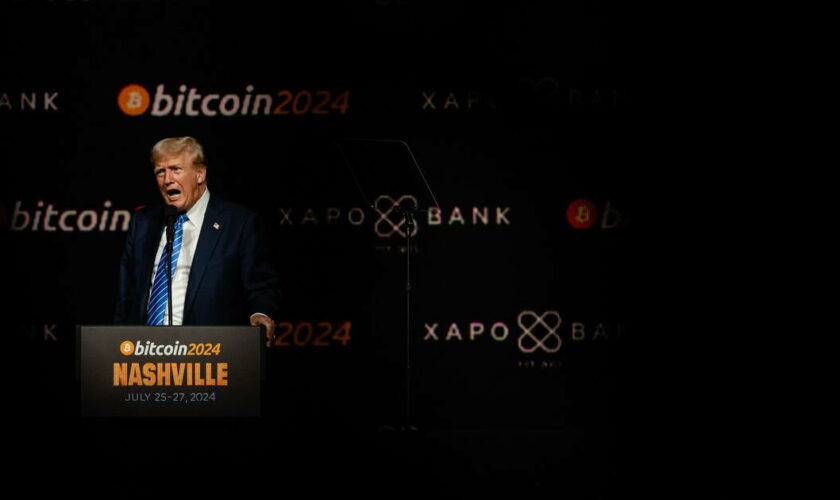 Donald Trump quémande de l’argent aux fans de cryptomonnaie, souvent aussi conspirationnistes que lui