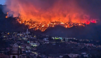 Au Portugal, l’image terrible de cette ville sur le point d’être ravagée par les flammes