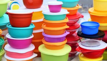 23 July 2020, Berlin: Tupperware stands at a market stall in Berlin Zehlendorf. After years of problems, the fresh food can specialist Tupperware has filed for insolvency in the USA. Photo by: Wolfram Steinberg/picture-alliance/dpa/AP Images