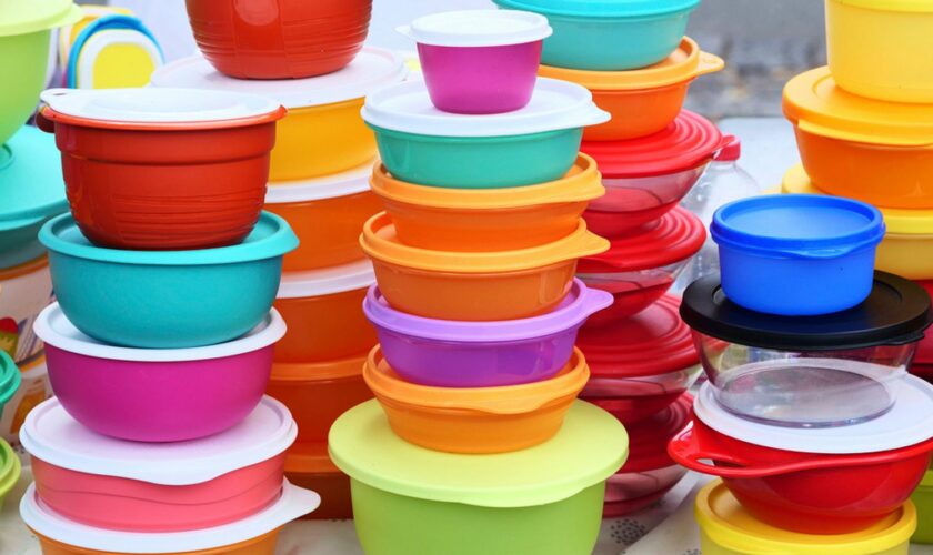 23 July 2020, Berlin: Tupperware stands at a market stall in Berlin Zehlendorf. After years of problems, the fresh food can specialist Tupperware has filed for insolvency in the USA. Photo by: Wolfram Steinberg/picture-alliance/dpa/AP Images