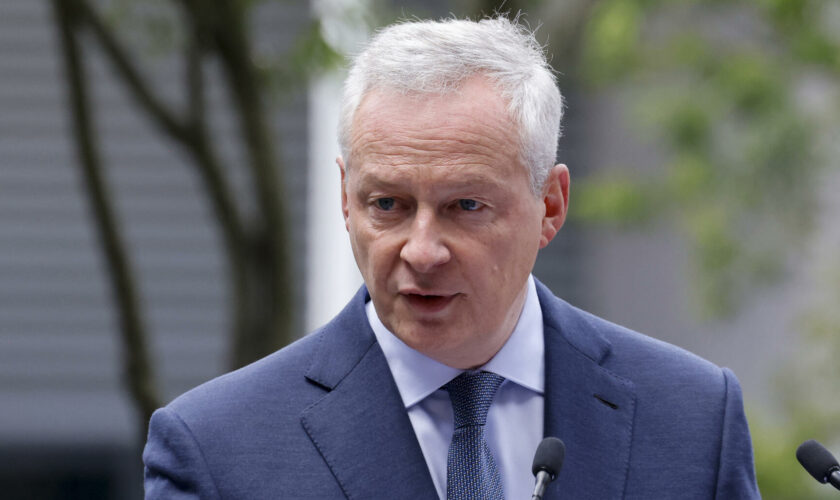 Bruno Le Maire va bien travailler en Suisse à Lausanne, mais l’accueil est déjà hostile