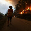 « Je n’ai jamais vu ça » : seaux à la main, des habitants victimes des incendies au Portugal témoignent