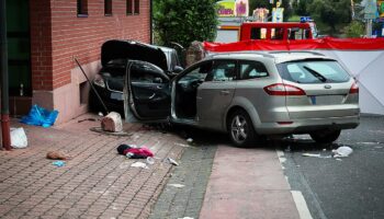 Großwallstadt: Autofahrer erfasst mehrere Menschen bei Stadtfest in Bayern