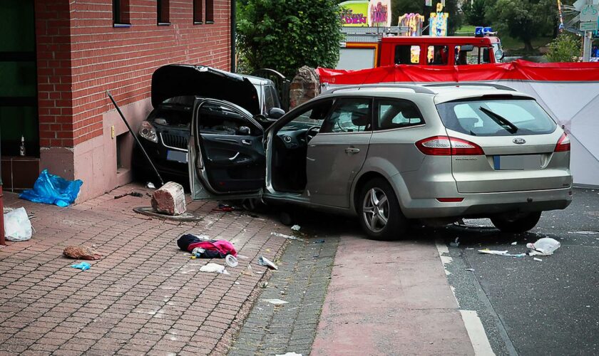 Großwallstadt: Autofahrer erfasst mehrere Menschen bei Stadtfest in Bayern