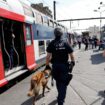 Des agents de la police ferroviaire de la SNCF à côté d'une rame du RER D à la gare de Juvisy-sur-Orge, dans l'Essonne, en 2012