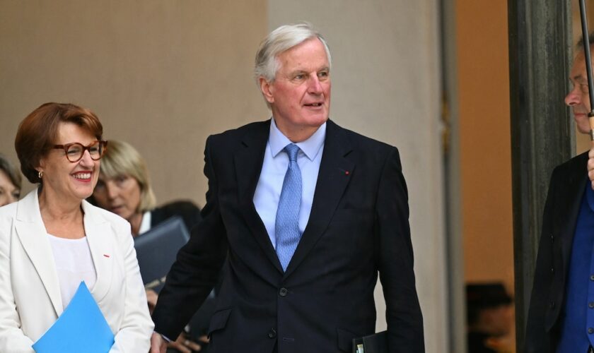 Michel Barnier quitte l'Elysée avec la ministre de l'Agriculture Annie Genevard, après le premier Conseil des ministres de son gouvernement, le 23 septembre 2024 QUITTE L4eLYS2E Le Premier MINISTRE