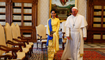 Le pape François offre l’asile à Aung San Suu Kyi