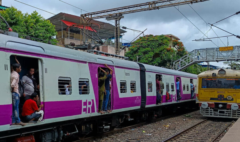 Infections, fausses couches : en Inde, les femmes conductrices de train veulent jeter l’éponge