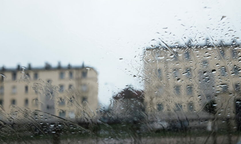 Alerte pluie inondation : ça s'aggrave, 16 départements concernés par "la rivière atmosphérique"